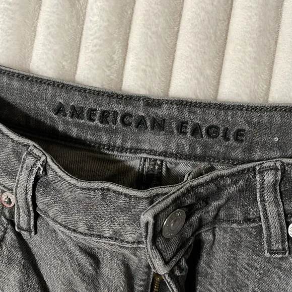 American Eagle Mom Jean | Size 12 Short - Picture 6 of 10